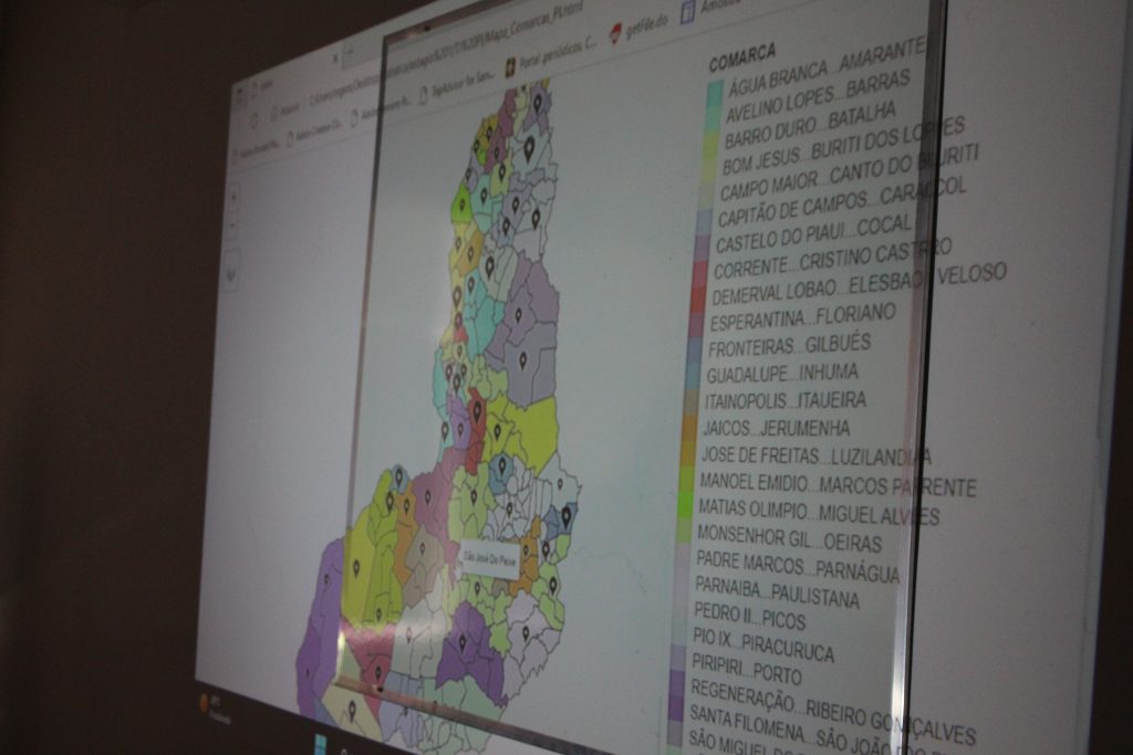 Uma imagem representativa do slide apresentado pelo aluno. Na imagem: o mapa do Piauí divido em comarcas. 